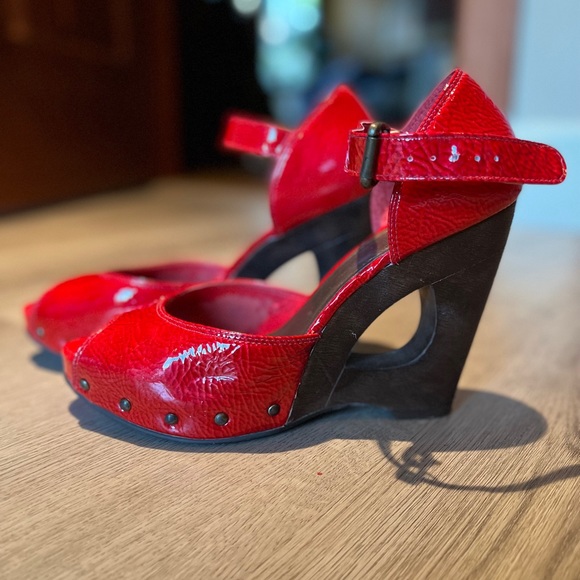 Patent leather salsa red wedges - Picture 4 of 6